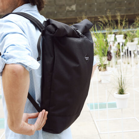 The simplistic and practical Braasi Basic rolltop in black is a designer must-have.