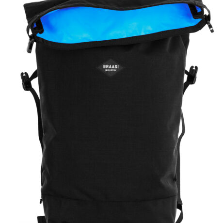 The Braasi Basic Side model in black with bright blue inner lining is made from durable Cordura®.